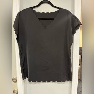 Black rippled top